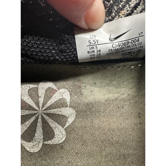 Nike VaporMax 2020 Flyknit Women's 7 Oreo Gray Black Running Shoes Sneakers - Picture 7 of 7